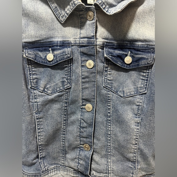 Wallflower Dreamer Knit-Sleeve Hooded Jean Jacket - Picture 5 of 11